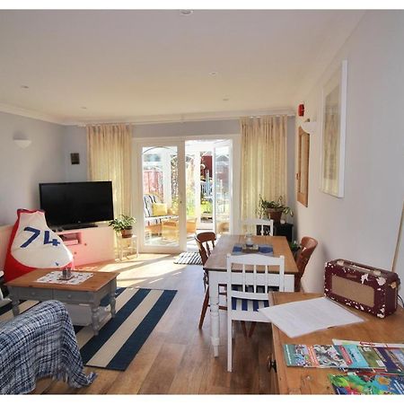 サンダウンSelf Contained Flat With Private Garden & Parkingアパートメント エクステリア 写真