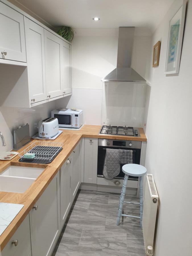 サンダウンSelf Contained Flat With Private Garden & Parkingアパートメント エクステリア 写真